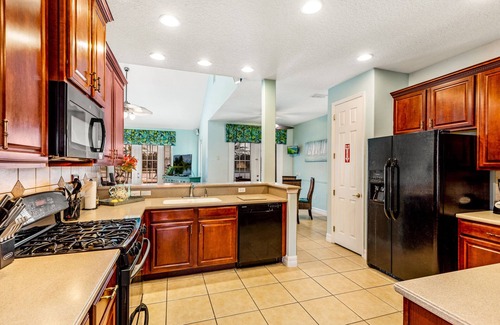 West Kissimmee Villa | Lakeview Retreat,5* villa, fabulous pool, spa, game room, near, Parks/Golf/Shops