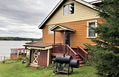 Butternut House | Lakeview Retreat | 8 Bed, 2 Bath, Lakeside on the Flowage!