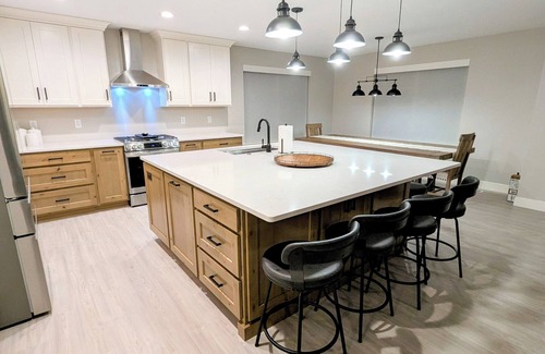 Sweetwater House | Lakeview Retreat-Home overlooking Bear Lake Sleeps 30 w/Ideal beach/pool access