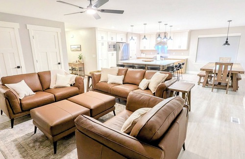 Sweetwater House | Lakeview Retreat-Home overlooking Bear Lake Sleeps 30 w/Ideal beach/pool access