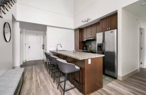 Harrison Hot Springs Apartment | Lakeview Splendor- 7-BR Penthouse Bliss Rooftop
