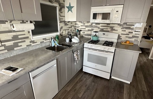 Sherkston RV Rental | Lakeview Sherkston Shores Cottage Sleeps 6 with Lifted Golf Cart