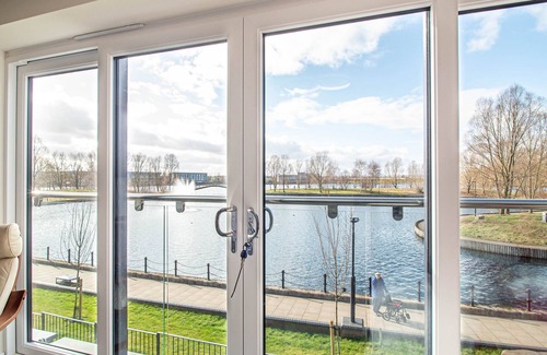 Doncaster House | Lakeview stay is a 4 bedroom luxury house which sleeps 7 guests with lake view