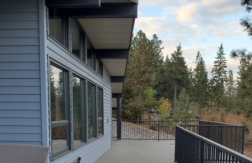 Westshore Estates House | Lakeview Studio Suite with Private Entrance