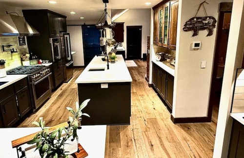 Kalispell House | Lakeview Sunsets for 15 5 BR 8 Bed Kayaks Incl