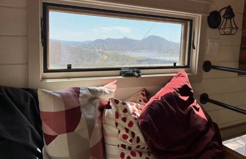 Del Dios House | Lakeview tiny house w/hillside pool