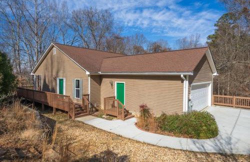 Gainesville House | Lakeview with Dock and king bed Gainesville