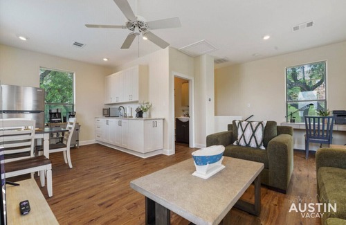Hughes Park Lake House | Lakeway Hideaway! Beautiful Place by Lake Travis