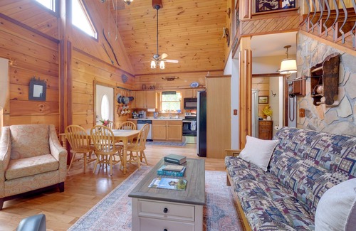 Ingles Cabin | ‘Lakewood Lodge’ Escape w/Fire Pit
