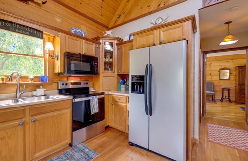 Ingles Cabin | ‘Lakewood Lodge’ Escape w/Fire Pit