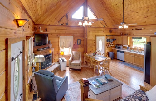 Ingles Cabin | ‘Lakewood Lodge’ Escape w/Fire Pit