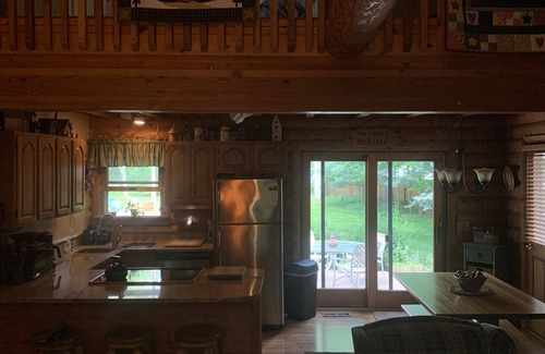 Interlochen Cabin | Lakewood Lodge on Beautiful Bass Lake 6 adults 2 children