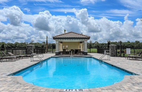 Braden River Condo | Lakewood National Condo. Convenient 1st floor unit with unlimited golf.