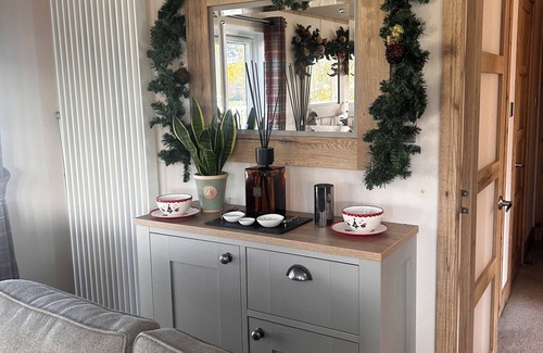 Woodhall Spa Cottage | LAKEWOOD RETREAT, pet friendly, with hot tub in Woodhall Spa