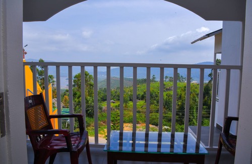 Chinnakanal Hotel | Lakezone Holiday Resort