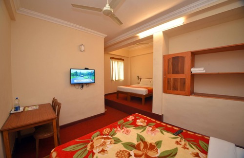 Chinnakanal Hotel | Lakezone Holiday Resort