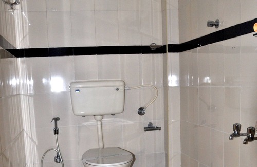 Chinnakanal Hotel | Lakezone Holiday Resort