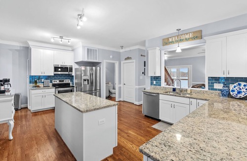 Henrico House | Lakin' Memories, 2 Kitchens, Detached Game Rm/Gym, Lakin' Memories, 2 Kitchens, Detached Game Rm/Gym
