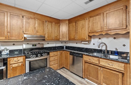 Henrico House | Lakin' Memories, 2 Kitchens, Detached Game Rm/Gym, Lakin' Memories, 2 Kitchens, Detached Game Rm/Gym