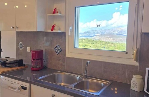 Lakithra Apartment | Lakithra 2 Bedroom flat with rural & sea view