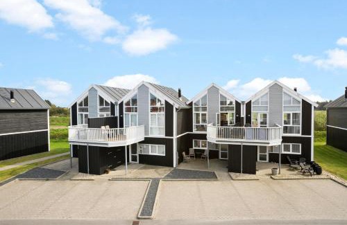 Lokken House | Laksen 64 - Cottage By The Town, Beach, And Golf Course