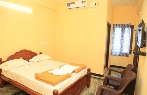 Thirukadaiyur Hotel | Lakshmi Mahal Rooms