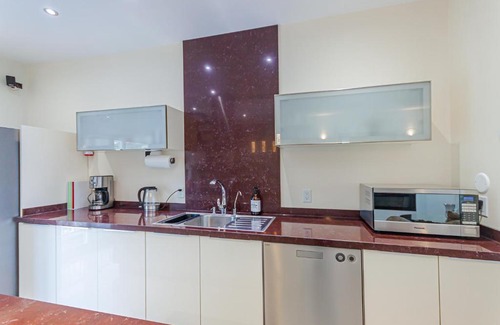 Jacksons Point Villa | Lakview Oasis