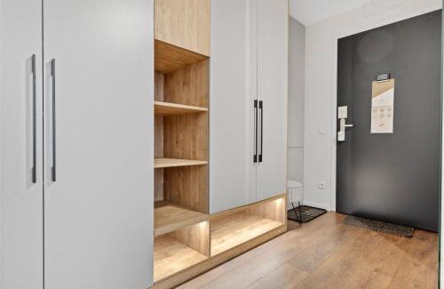 Nivy Apartment | LAM Ivory AC - Balcony