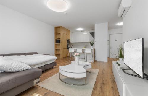 Old Town Apartment | LAM White - Free Parking - AC