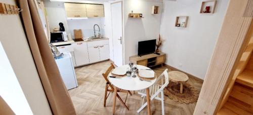 Bernieres-sur-Mer House | LaMaisonnette 500m plage Juno Beach