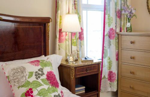 Seaford House | Lamb's Knees