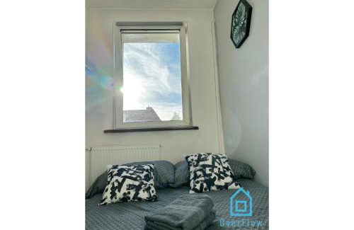 Zaspa House | Lambert Room - Peaceful Retreat, 10 Minutes to Gdańsk Old Town & Seaside