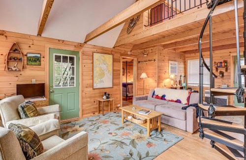 Lamoine House | Lamoine Cabin with Deck about 16 Mi to Acadia Natl Park