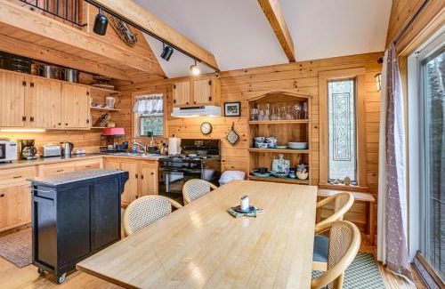 Lamoine House | Lamoine Cabin with Deck about 16 Mi to Acadia Natl Park