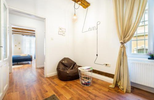 Brasov Old Town Apartment | Lamp House