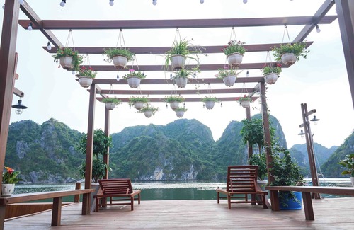 Cat Hai Boat Rental | Lan Ha Floating Homestay