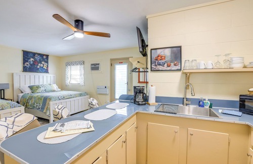 Chiefland Apartment | Lanai & Fire Pit: Riverfront Studio in Chiefland!