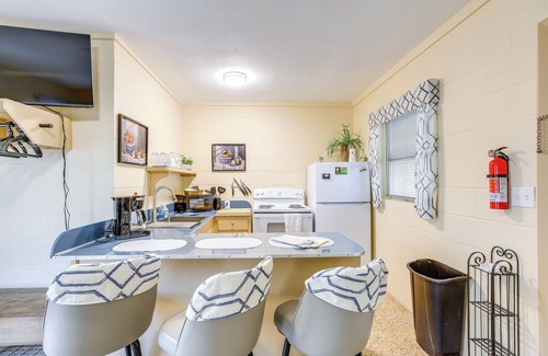 Chiefland Apartment | Lanai & Fire Pit: Riverfront Studio in Chiefland!