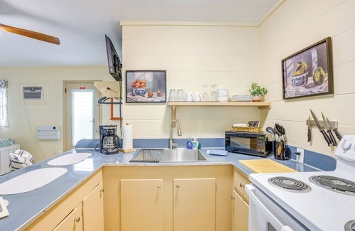 Chiefland Apartment | Lanai & Fire Pit: Riverfront Studio in Chiefland!