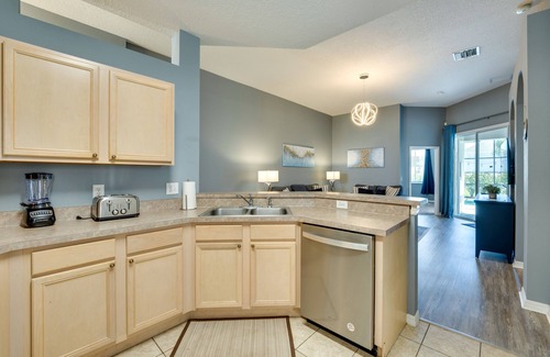 Calabay Parc Villa | Lanai & Game Room: Davenport Retreat!