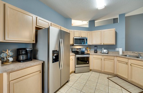Calabay Parc Villa | Lanai & Game Room: Davenport Retreat!