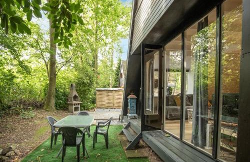 Rekem House | Lanaken Lakeside Cabin Stay