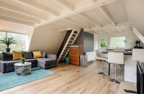 Rekem House | Lanaken Lakeside Cabin Stay