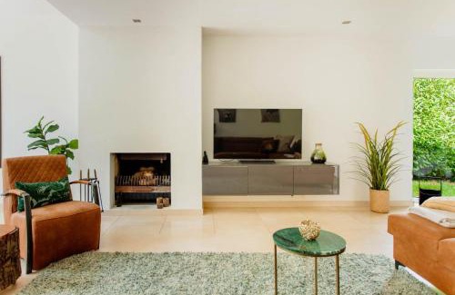 Lanaken Villa | Lanaken Retreat: Pool Jacuzzi and Sauna