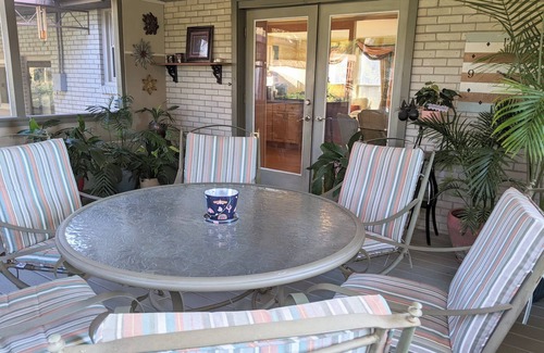Green Hill House | Land O Lakes/4 Bdrm4 Bed,1.5 Bath,Screen Patio,Garden View,3 tvs,wifi