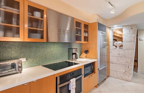 Sunset Beach Condo | Land's End Beachfront Elegance: Top Floor Corner