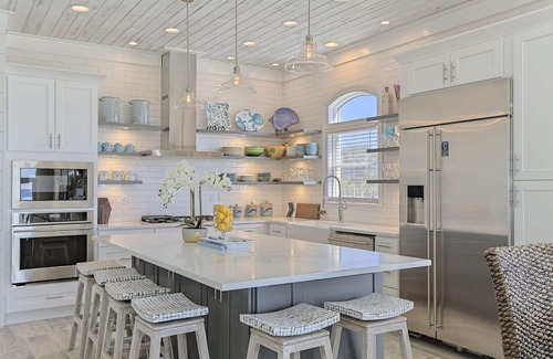 Holiday Isle House | Land Zen - Gulf Front, Community Pool, Free Bikes + Beach Service, Tennis Court!