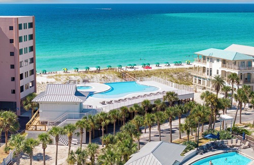 Holiday Isle House | Land Zen - Gulf Front, Community Pool, Free Bikes + Beach Service, Tennis Court!