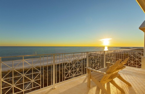 Holiday Isle House | Land Zen - Gulf Front, Community Pool, Free Bikes + Beach Service, Tennis Court!