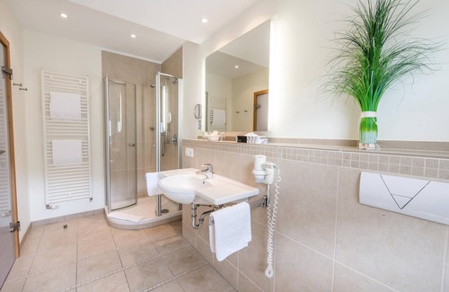Latrop Hotel | Landgasthof Hotel Hanses-Bräutigam